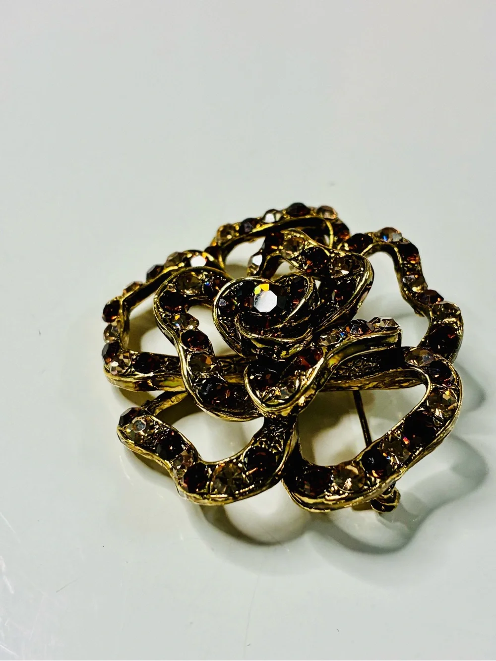 VTG Gold-Tone Mocha Mousse Brown Crystal Floral Brooch Effortless Elegant EUC